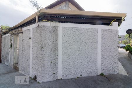 Casa à venda com 192m², 4 quartos e 2 vagas Casa à venda com 192m², 4 quartos e 2 vagasFachada