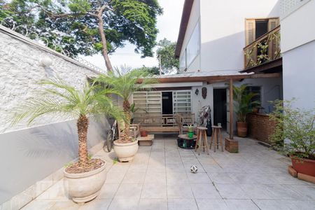 Casa à venda com 192m², 4 quartos e 2 vagas Casa à venda com 192m², 4 quartos e 2 vagasSala