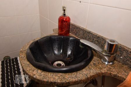 Lavabo de apartamento para alugar com 3 quartos, 170m² em Barra Funda, Guarujá