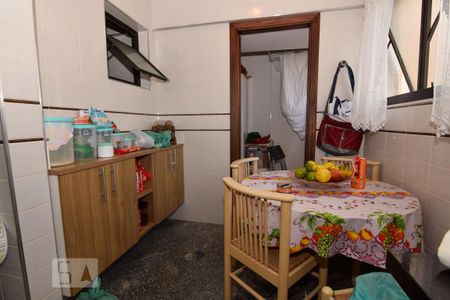 Apartamento para alugar com 170m², 3 quartos e 2 vagasCozinha