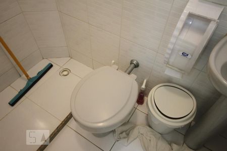 Casa à venda com 250m², 3 quartos e 2 vagasBanheiro de Serviço