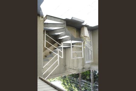 Casa à venda com 252m², 4 quartos e 5 vagasEscada