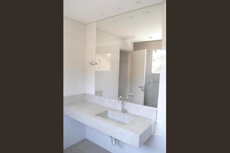 Casa à venda com 252m², 4 quartos e 5 vagasBanheiro da Suíte