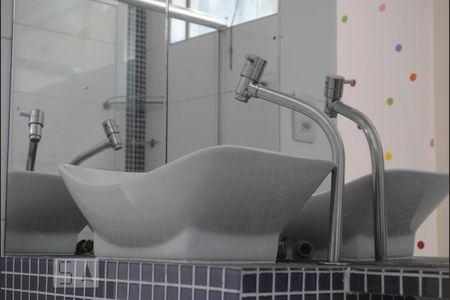 Casa à venda com 252m², 4 quartos e 5 vagasDetalhe banheiro