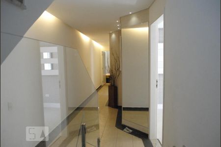 Casa à venda com 252m², 4 quartos e 5 vagasCorredor