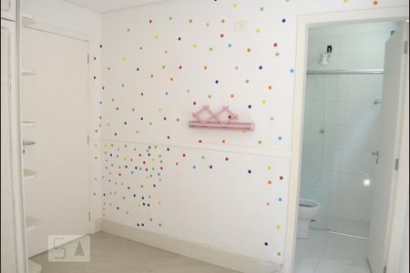 Casa à venda com 252m², 4 quartos e 5 vagasQuarto 2 - Suíte