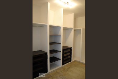 Casa à venda com 252m², 4 quartos e 5 vagasCloset do quarto