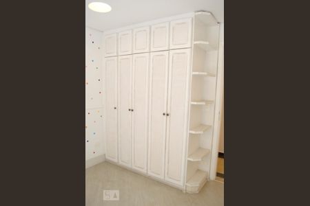 Casa à venda com 252m², 4 quartos e 5 vagasQuarto 2 - Suíte