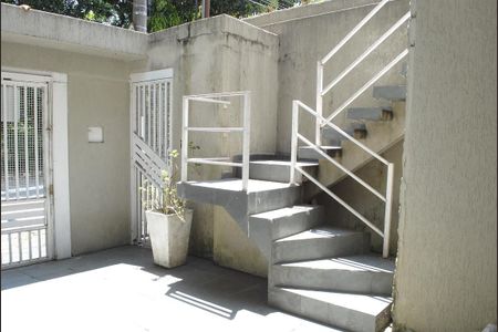 Casa à venda com 252m², 4 quartos e 5 vagasEscada