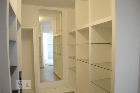 Casa à venda com 252m², 4 quartos e 5 vagasCloset do quarto