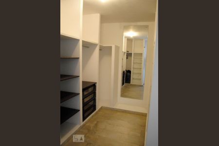 Casa à venda com 252m², 4 quartos e 5 vagasCloset do quarto