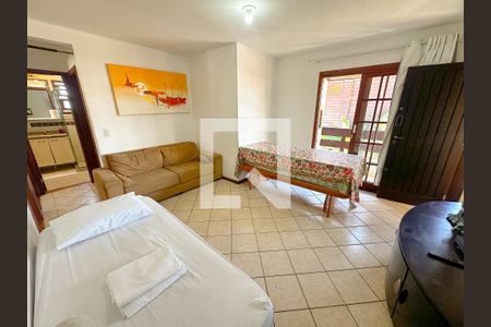 Sala de TV de apartamento para alugar com 3 quartos, 69m² em Canasvieiras, Florianópolis