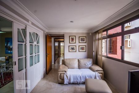 Sala de TV de apartamento à venda com 4 quartos, 148m² em Cambuí, Campinas