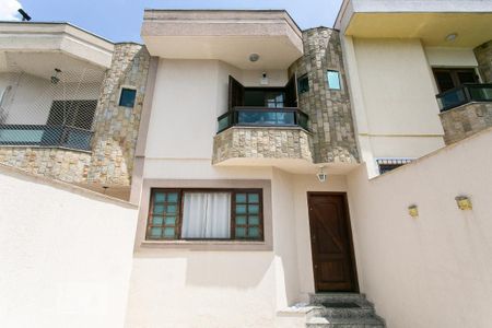 Casa à venda com 92m², 3 quartos e 2 vagasFachada