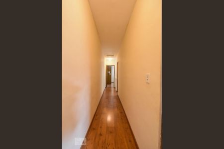 Casa à venda com 140m², 3 quartos e 2 vagasCorredor