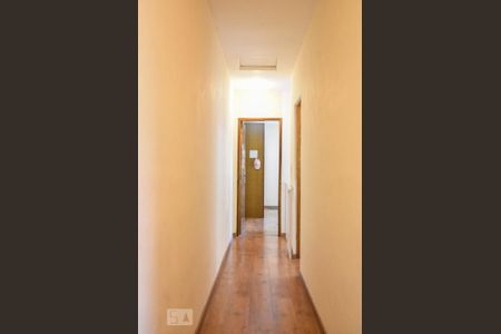 Casa à venda com 140m², 3 quartos e 2 vagasCorredor