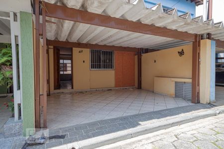 Casa de condomínio à venda com 150m², 3 quartos e 2 vagas Casa de condomínio à venda com 150m², 3 quartos e 2 vagasFachada