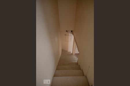 Casa de condomínio à venda com 150m², 3 quartos e 2 vagas Casa de condomínio à venda com 150m², 3 quartos e 2 vagasEscada