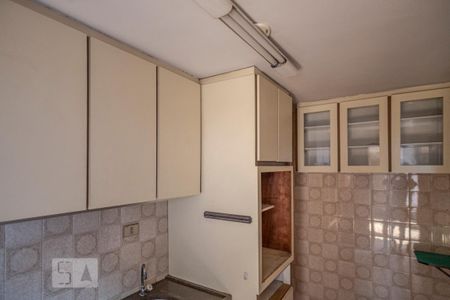 Casa de condomínio à venda com 150m², 3 quartos e 2 vagas Casa de condomínio à venda com 150m², 3 quartos e 2 vagasCozinha Armarios