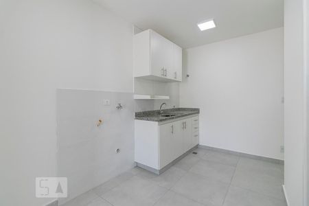 Cozinha / Dormitório de kitnet/studio para alugar com 1 quarto, 30m² em Vila Prudente, São Paulo