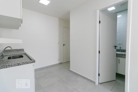 Cozinha / Dormitório de kitnet/studio para alugar com 1 quarto, 30m² em Vila Prudente, São Paulo