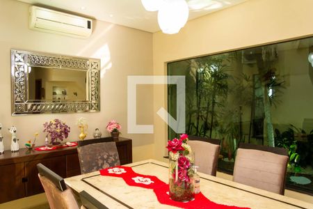 Casa à venda com 292m², 4 quartos e 4 vagas Casa à venda com 292m², 4 quartos e 4 vagasSala de Jantar