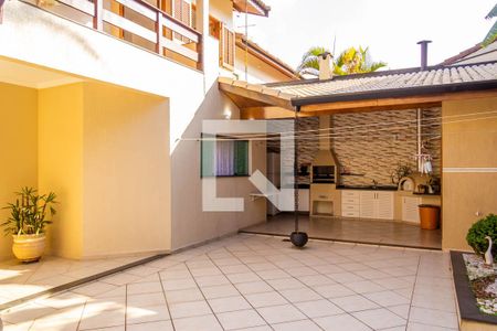 Casa à venda com 292m², 4 quartos e 4 vagas Casa à venda com 292m², 4 quartos e 4 vagasQuintal