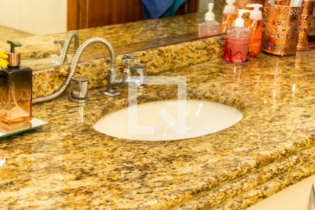 Casa à venda com 292m², 4 quartos e 4 vagas Casa à venda com 292m², 4 quartos e 4 vagasBanheiro da Suíte 3