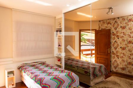 Casa à venda com 292m², 4 quartos e 4 vagas Casa à venda com 292m², 4 quartos e 4 vagasQuarto 2