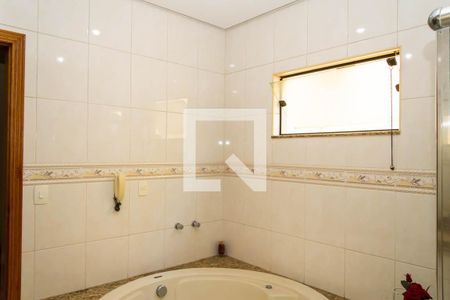 Casa à venda com 292m², 4 quartos e 4 vagas Casa à venda com 292m², 4 quartos e 4 vagasBanheiro da Suíte 3