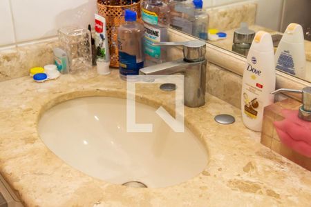 Casa à venda com 292m², 4 quartos e 4 vagas Casa à venda com 292m², 4 quartos e 4 vagasBanheiro da Suíte 2