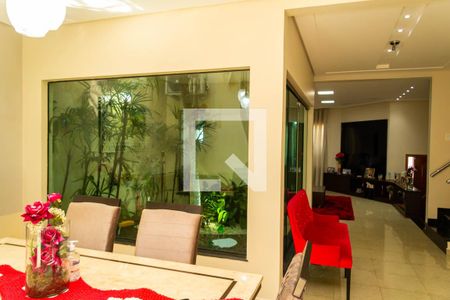 Casa à venda com 292m², 4 quartos e 4 vagas Casa à venda com 292m², 4 quartos e 4 vagasSala de Jantar