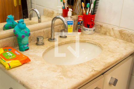 Casa à venda com 292m², 4 quartos e 4 vagas Casa à venda com 292m², 4 quartos e 4 vagasBanheiro da Suíte 1