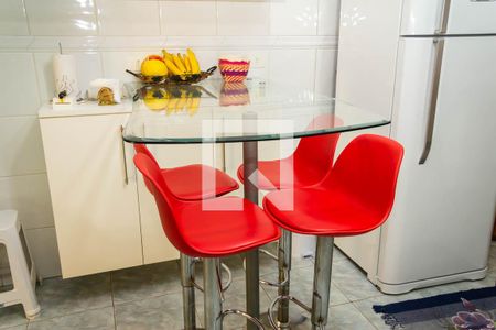 Casa à venda com 292m², 4 quartos e 4 vagas Casa à venda com 292m², 4 quartos e 4 vagasCozinha