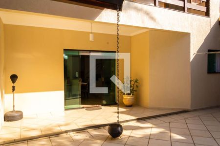 Casa à venda com 292m², 4 quartos e 4 vagas Casa à venda com 292m², 4 quartos e 4 vagasQuintal