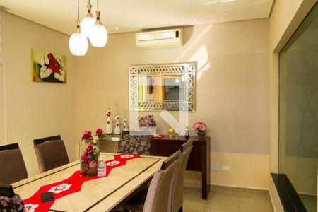 Casa à venda com 292m², 4 quartos e 4 vagas Casa à venda com 292m², 4 quartos e 4 vagasSala de Jantar