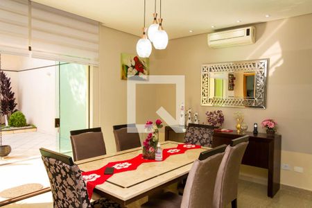 Casa à venda com 292m², 4 quartos e 4 vagas Casa à venda com 292m², 4 quartos e 4 vagasSala de Jantar