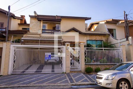 Casa à venda com 292m², 4 quartos e 4 vagas Casa à venda com 292m², 4 quartos e 4 vagasFachada