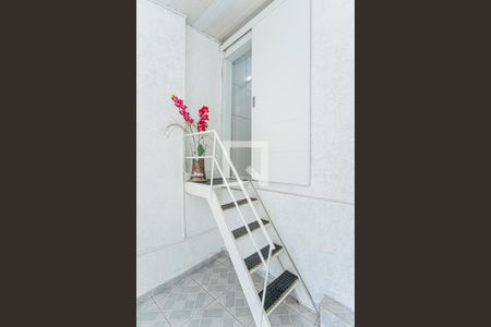 Escada de casa para alugar com 1 quarto, 35m² em Vila Zat, São Paulo