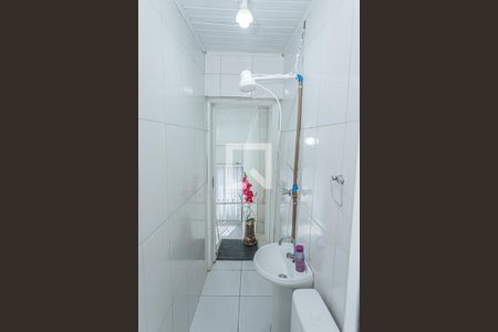 Banheiro de casa para alugar com 1 quarto, 35m² em Vila Zat, São Paulo