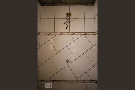 Banheiro de casa para alugar com 2 quartos, 60m² em Vila Zat, São Paulo