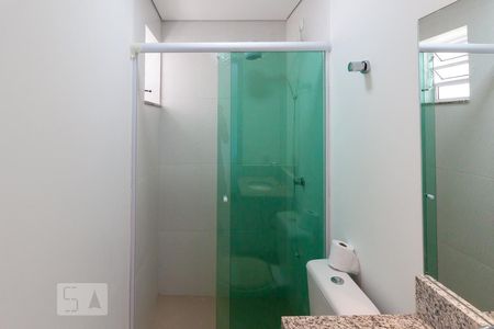 Banheiro de kitnet/studio para alugar com 1 quarto, 22m² em Jardim Ester Yolanda, São Paulo