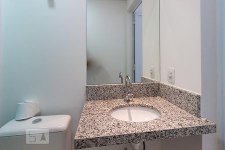 Banheiro de kitnet/studio para alugar com 1 quarto, 22m² em Jardim Ester Yolanda, São Paulo