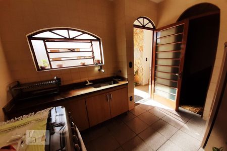 Casa à venda com 440m², 5 quartos e 2 vagas Casa à venda com 440m², 5 quartos e 2 vagasCozinha / Casa anexa