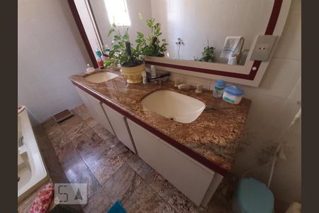 Casa à venda com 440m², 5 quartos e 2 vagas Casa à venda com 440m², 5 quartos e 2 vagasBanheiro do Quarto 1