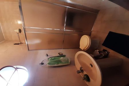 Casa à venda com 440m², 5 quartos e 2 vagas Casa à venda com 440m², 5 quartos e 2 vagasBanheiro / Casa anexa