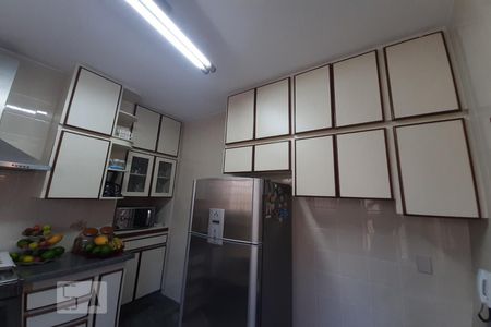 Casa à venda com 440m², 5 quartos e 2 vagas Casa à venda com 440m², 5 quartos e 2 vagasCozinha - Armários