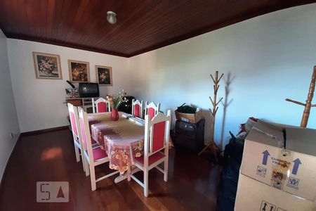 Casa à venda com 440m², 5 quartos e 2 vagas Casa à venda com 440m², 5 quartos e 2 vagasQuarto / Casa anexa