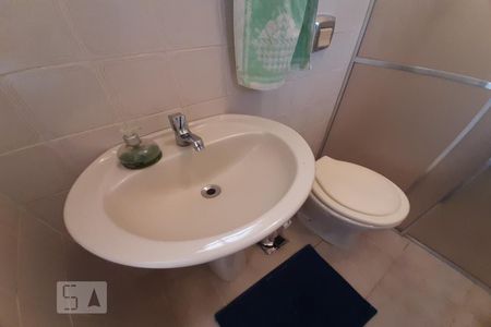 Casa à venda com 440m², 5 quartos e 2 vagas Casa à venda com 440m², 5 quartos e 2 vagasBanheiro / Casa anexa