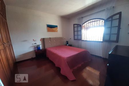 Casa à venda com 440m², 5 quartos e 2 vagas Casa à venda com 440m², 5 quartos e 2 vagasQuarto 1 Suite